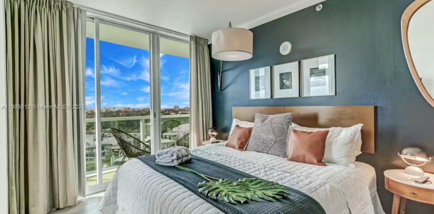 Condominio en Miami, Florida, 1 dormitorio  № 1967133