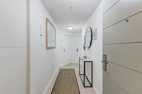 Condominio en venta en Miami, Florida, 1 dormitorio, 63.08 m2 № 1967133 - foto 6