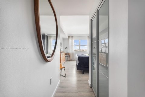 Condominio en venta en Miami, Florida, 1 dormitorio, 63.08 m2 № 1967133 - foto 18