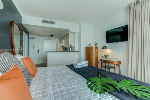 Condominio en venta en Miami, Florida, 1 dormitorio, 63.08 m2 № 1967133 - foto 3