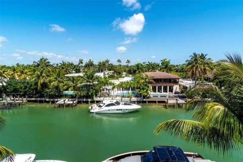 Снять в аренду кондоминиум в Майами-Бич, Флорида 3 спальни, 181.35м2, № 1957987 - фото 4