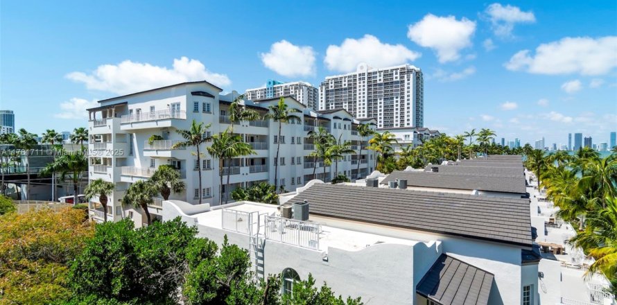 Кондоминиум с 3 спальнями в Майами-Бич, Флорида № 1957987