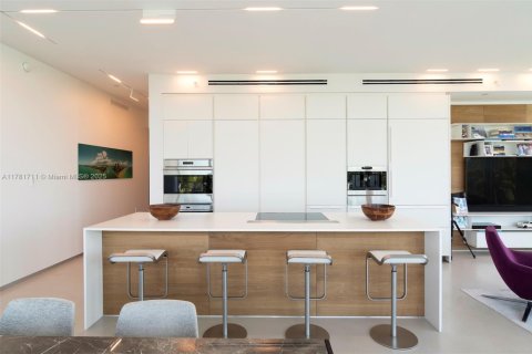 Снять в аренду кондоминиум в Майами-Бич, Флорида 3 спальни, 181.35м2, № 1957987 - фото 17