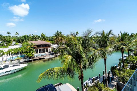 Снять в аренду кондоминиум в Майами-Бич, Флорида 3 спальни, 181.35м2, № 1957987 - фото 5