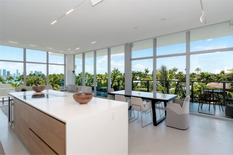 Снять в аренду кондоминиум в Майами-Бич, Флорида 3 спальни, 181.35м2, № 1957987 - фото 7