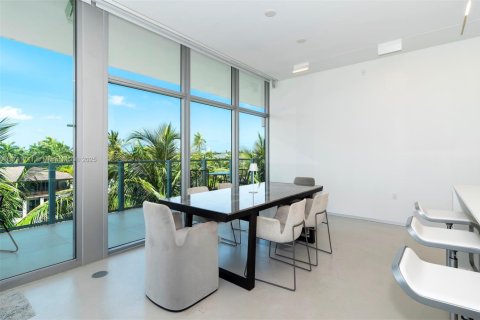 Снять в аренду кондоминиум в Майами-Бич, Флорида 3 спальни, 181.35м2, № 1957987 - фото 12