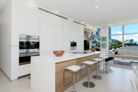 Снять в аренду кондоминиум в Майами-Бич, Флорида 3 спальни, 181.35м2, № 1957987 - фото 15