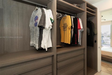 Снять в аренду кондоминиум в Майами-Бич, Флорида 3 спальни, 181.35м2, № 1957987 - фото 27