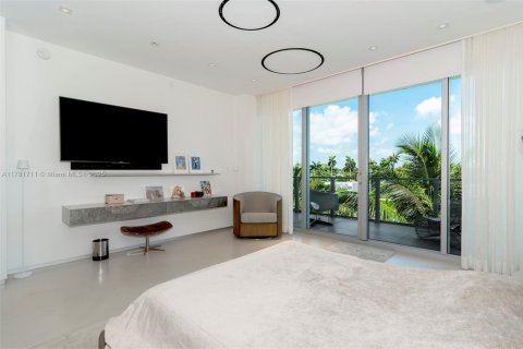 Снять в аренду кондоминиум в Майами-Бич, Флорида 3 спальни, 181.35м2, № 1957987 - фото 25