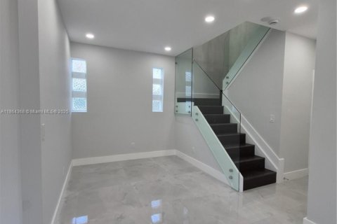 Casa en venta en Pembroke Pines, Florida, 3 dormitorios № 1897409 - foto 6