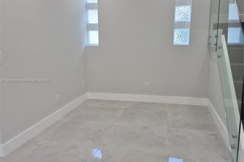 Casa en venta en Pembroke Pines, Florida, 3 dormitorios № 1897409 - foto 5