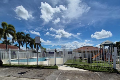 Casa en venta en Pembroke Pines, Florida, 3 dormitorios № 1897409 - foto 18