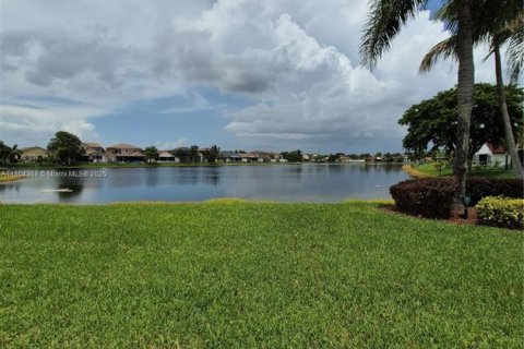 Casa en venta en Pembroke Pines, Florida, 3 dormitorios № 1897409 - foto 20