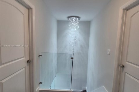 Casa en venta en Pembroke Pines, Florida, 3 dormitorios № 1897409 - foto 9