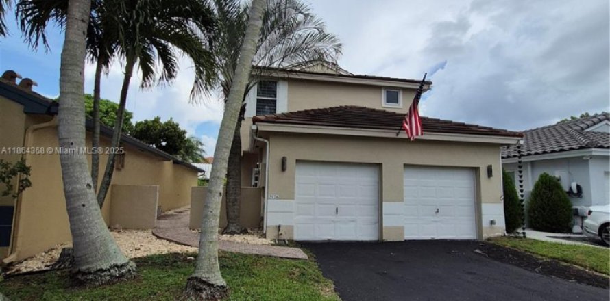 Casa en Pembroke Pines, Florida 3 dormitorios № 1897409