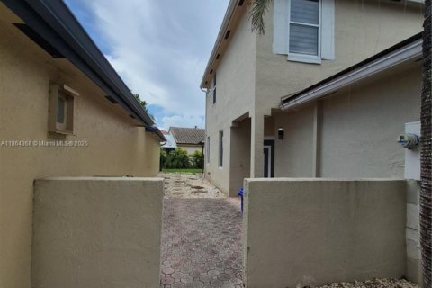 Casa en venta en Pembroke Pines, Florida, 3 dormitorios № 1897409 - foto 15