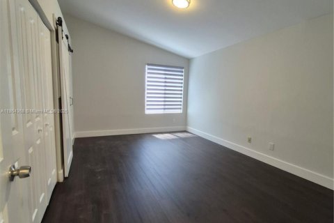 Casa en venta en Pembroke Pines, Florida, 3 dormitorios № 1897409 - foto 12