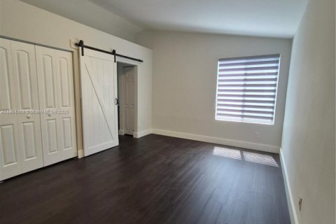 Casa en venta en Pembroke Pines, Florida, 3 dormitorios № 1897409 - foto 11