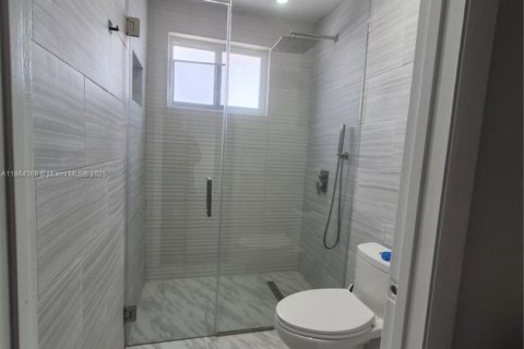 Casa en venta en Pembroke Pines, Florida, 3 dormitorios № 1897409 - foto 13