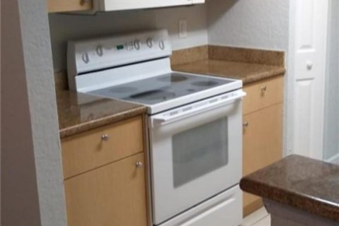 Condo in Coral Springs, Florida, 2 bedrooms  № 2392602 - photo 2