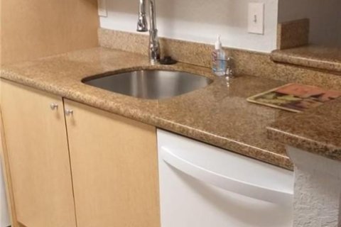 Condo in Coral Springs, Florida, 2 bedrooms  № 2392602 - photo 3