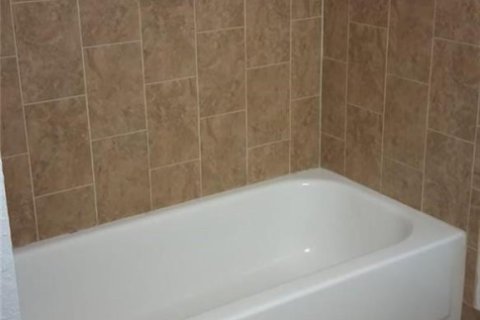 Condo in Coral Springs, Florida, 2 bedrooms  № 2392602 - photo 9