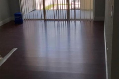 Condo in Coral Springs, Florida, 2 bedrooms  № 2392602 - photo 5