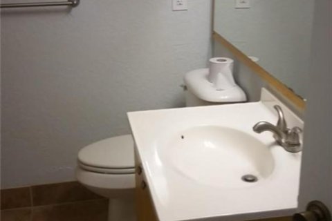 Condo in Coral Springs, Florida, 2 bedrooms  № 2392602 - photo 11