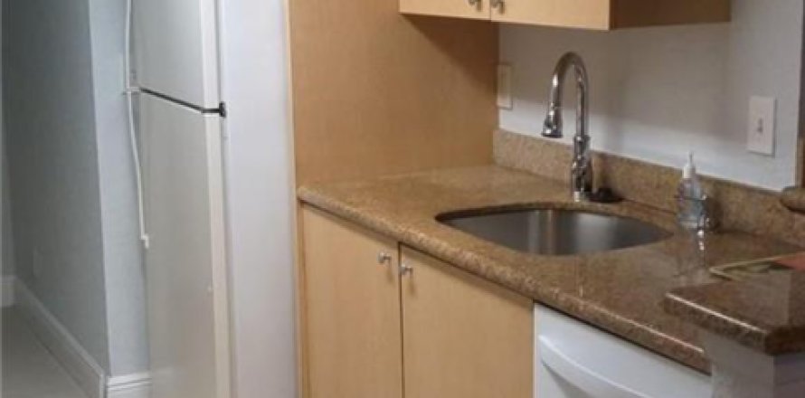 Condo in Coral Springs, Florida, 2 bedrooms  № 2392602
