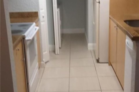 Condo in Coral Springs, Florida, 2 bedrooms  № 2392602 - photo 4