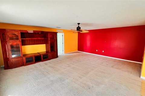 House in Kissimmee, Florida 6 bedrooms, 366.78 sq.m. № 1732803 - photo 13