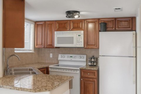 Condo in Orlando, Florida, 2 bedrooms  № 2112253 - photo 4