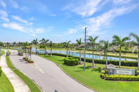 House in Port Charlotte, Florida 5 bedrooms, 277.78 sq.m. № 1882806 - photo 3