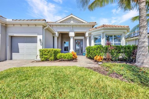House in Port Charlotte, Florida 5 bedrooms, 277.78 sq.m. № 1882806 - photo 1