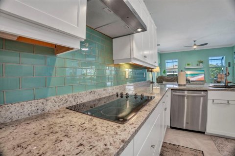 House in Port Charlotte, Florida 5 bedrooms, 277.78 sq.m. № 1882806 - photo 19