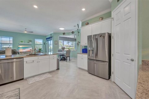 House in Port Charlotte, Florida 5 bedrooms, 277.78 sq.m. № 1882806 - photo 20