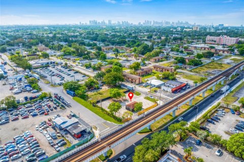 Immobilier commercial à vendre à Miami, Floride № 2002532 - photo 9
