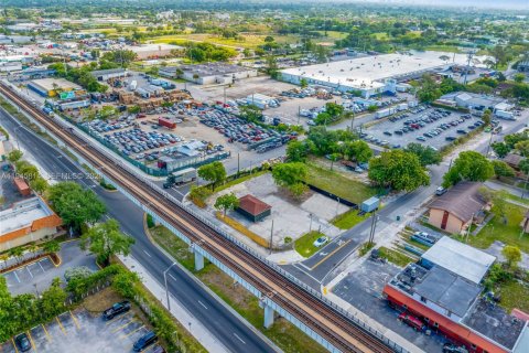 Immobilier commercial à vendre à Miami, Floride № 2002532 - photo 14