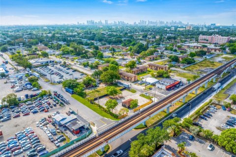 Immobilier commercial à vendre à Miami, Floride № 2002532 - photo 10