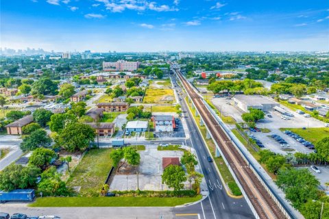 Immobilier commercial à vendre à Miami, Floride № 2002532 - photo 8