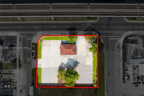 Immobilier commercial à vendre à Miami, Floride № 2002532 - photo 2