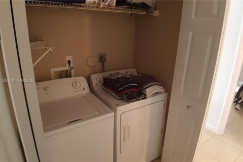 Copropriété à vendre à Tamarac, Floride: 2 chambres, 91.42 m2 № 2010486 - photo 11