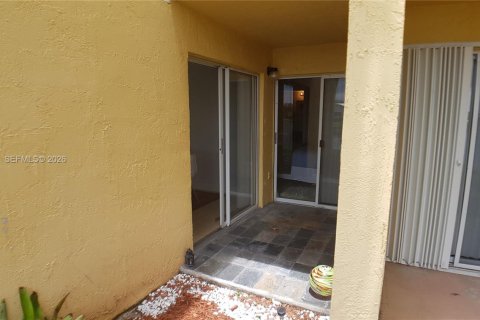 Copropriété à vendre à Tamarac, Floride: 2 chambres, 91.42 m2 № 2010486 - photo 4