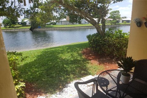 Copropriété à vendre à Tamarac, Floride: 2 chambres, 91.42 m2 № 2010486 - photo 18