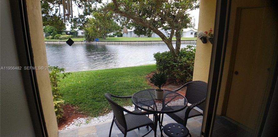 Condo à Tamarac, Floride, 2 chambres  № 2010486