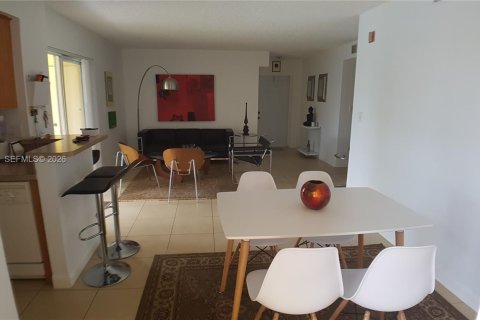 Copropriété à vendre à Tamarac, Floride: 2 chambres, 91.42 m2 № 2010486 - photo 3