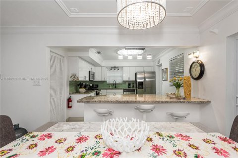 House in Hollywood, Florida 3 bedrooms № 1928366 - photo 16