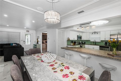 House in Hollywood, Florida 3 bedrooms № 1928366 - photo 13