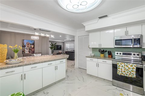 House in Hollywood, Florida 3 bedrooms № 1928366 - photo 1