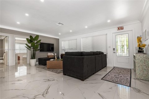 House in Hollywood, Florida 3 bedrooms № 1928366 - photo 7